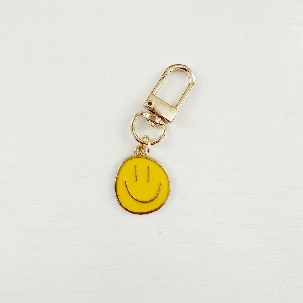 NEW Yellow Smiley Face Keychain